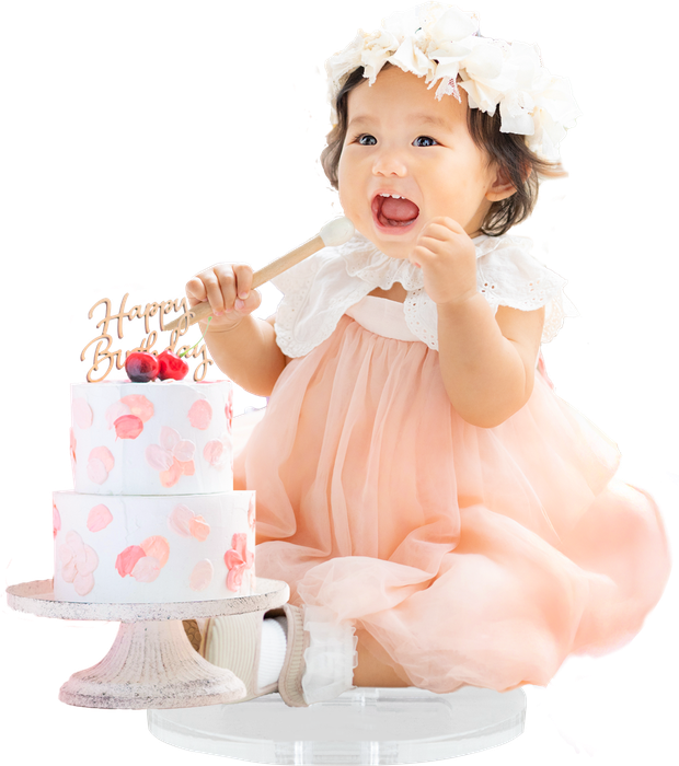 ケーキを持って笑う女の子のアクリルスタンド