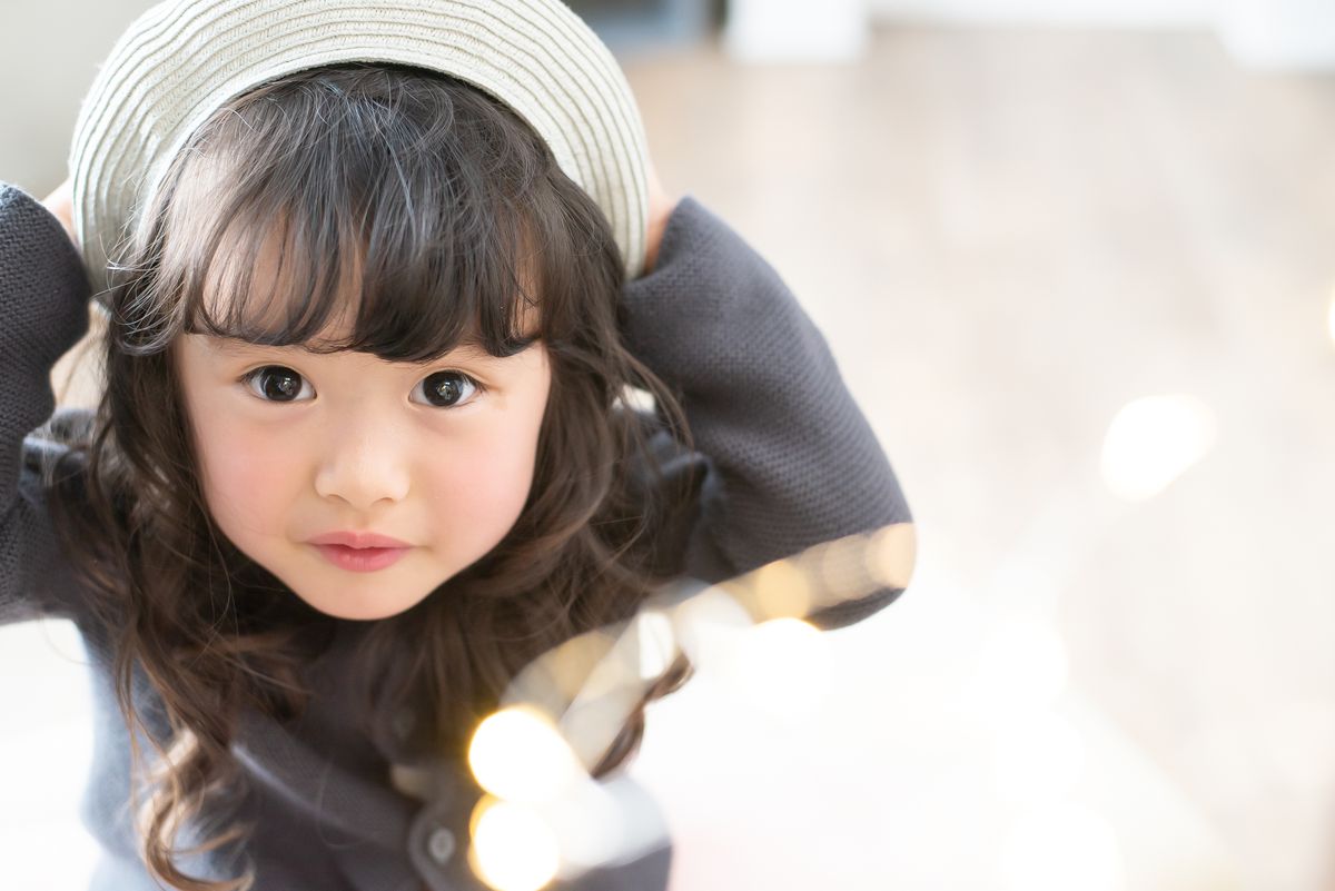ニット帽をかぶった女の子のアップ