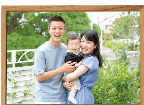木製フレームに入った家族写真