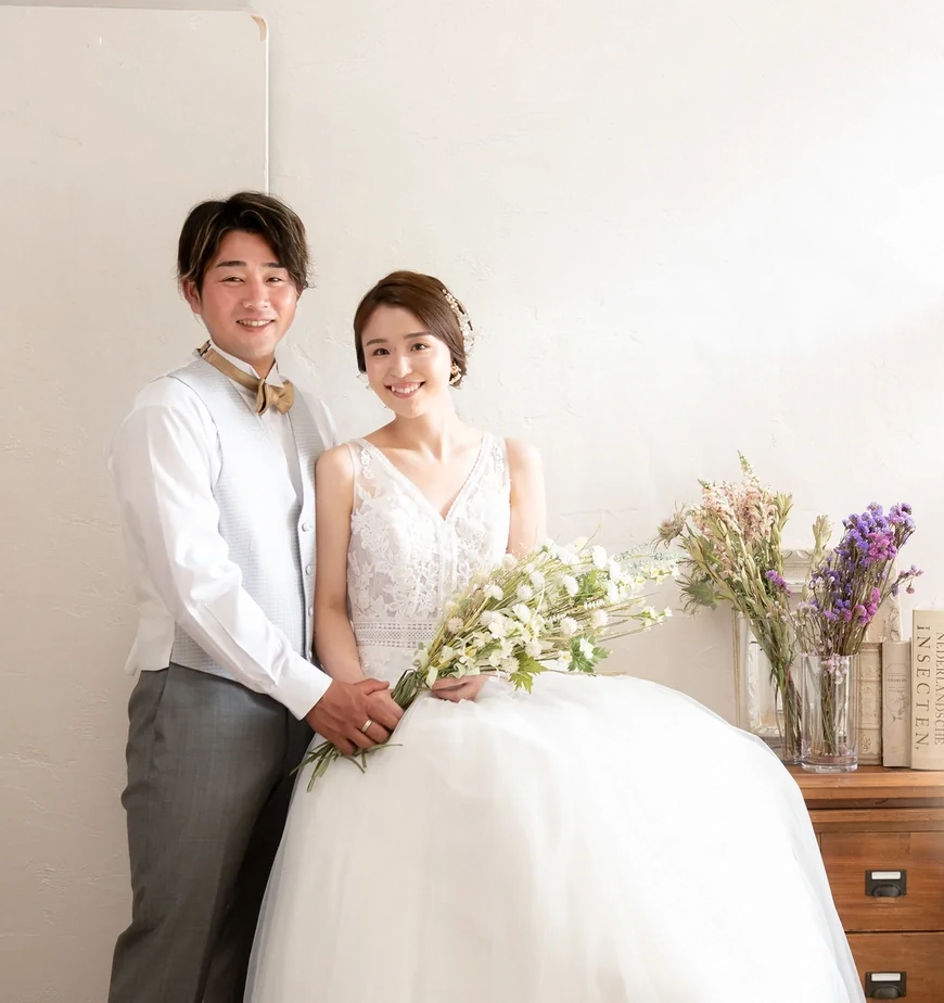 ドレスとタキシードの新郎新婦