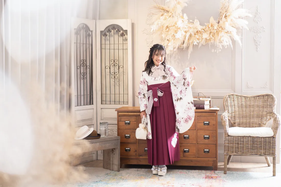 スタジオセットで撮影した卒業袴